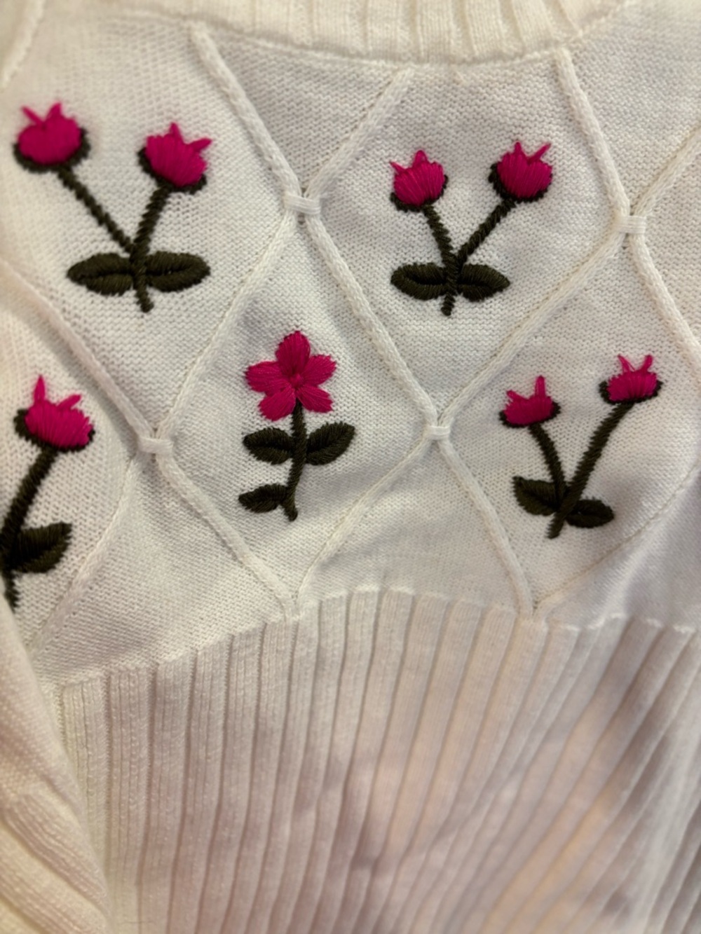 CeCe Cream Knit Top with Pink Floral Embroidery 💯 cotton - Picture 6 of 7